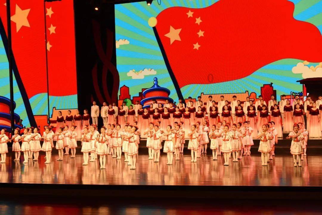 40岁唐嫣36岁赵丽颖同演时代女性，复古大波浪烈焰红唇，各不相同